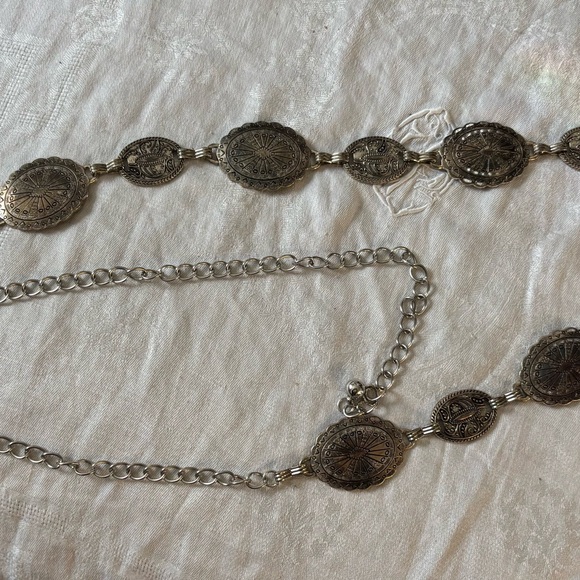 Vintage-Inspired silver tone Medallion Chain Belt - size small - Picture 3 of 4